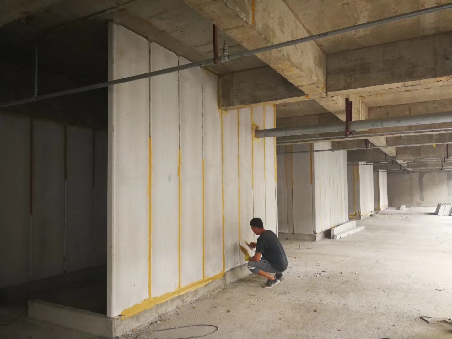 五营无机发泡轻骨料混凝土隔墙板施工技术性能研究
